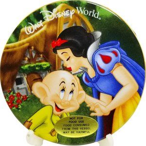 Walt Disney World Snow White “A kiss for Dopey" Mini Collectible Plate Ornament